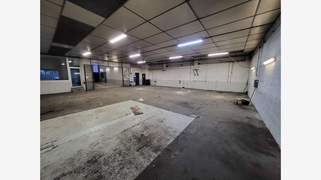 A louer local commercial de 300m² à Montbrison