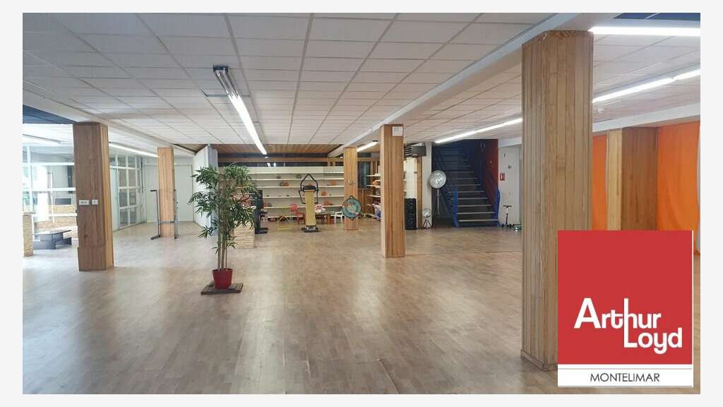 Loue local commercial 1800m² prox zc à Montélimar