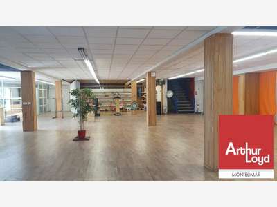 Loue local commercial 1800m² prox zc à Montélimar