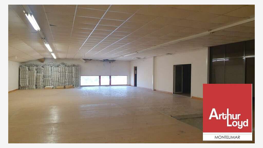 Loue local commercial 1800m² prox zc à Montélimar