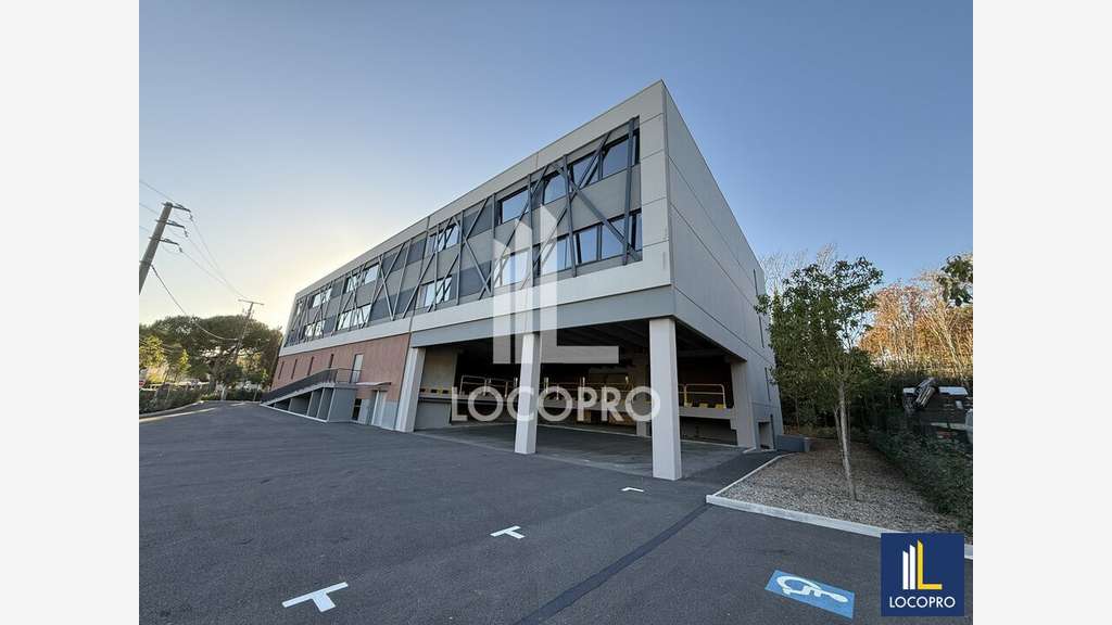 Bâtiment d'activités de 2285m² à louer à Mougins