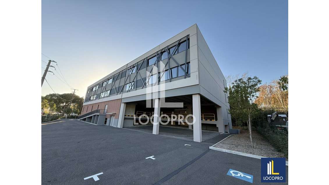 Bâtiment d'activités de 2285m² à louer à Mougins