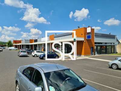 Local commercial de 448m² à louer à Mozac