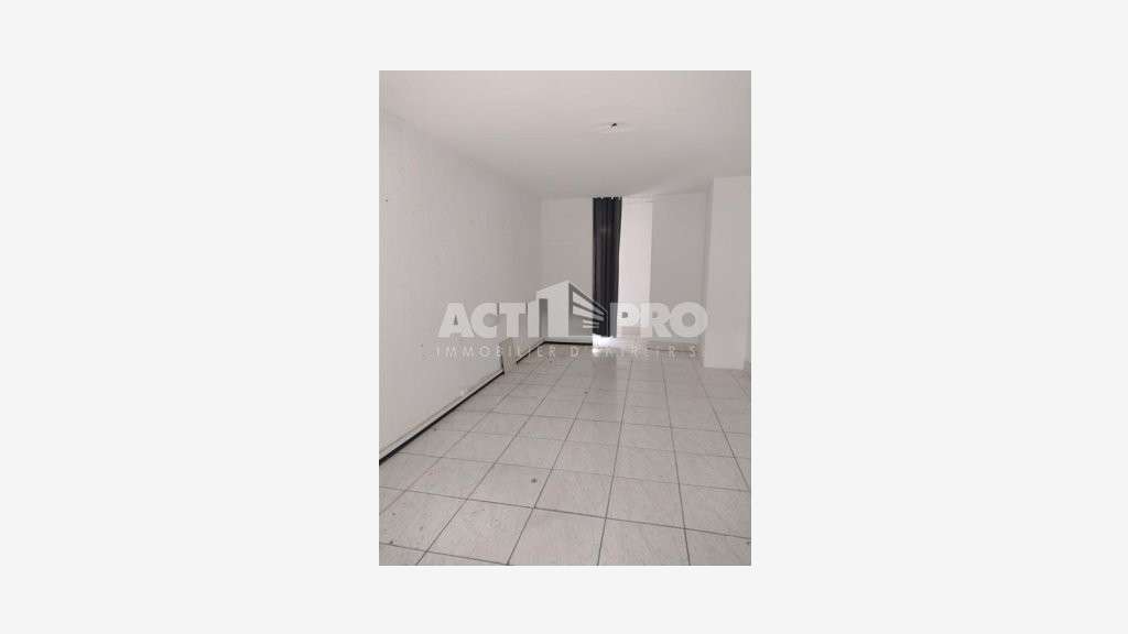 Loue local commercial 30m² + réserve à Perpignan