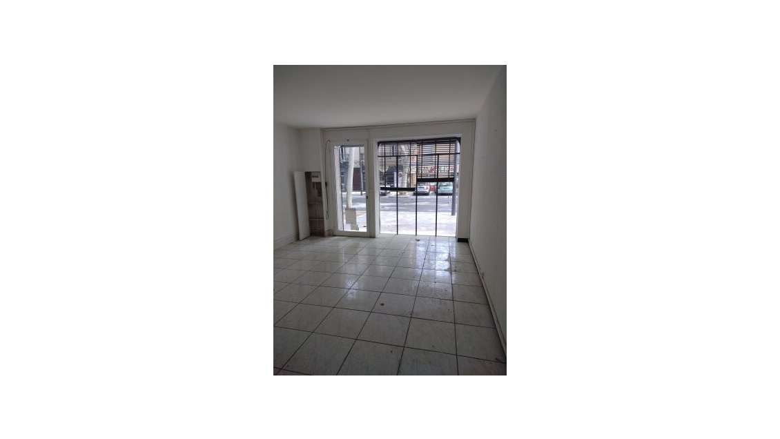 Loue local commercial 30m² + réserve à Perpignan