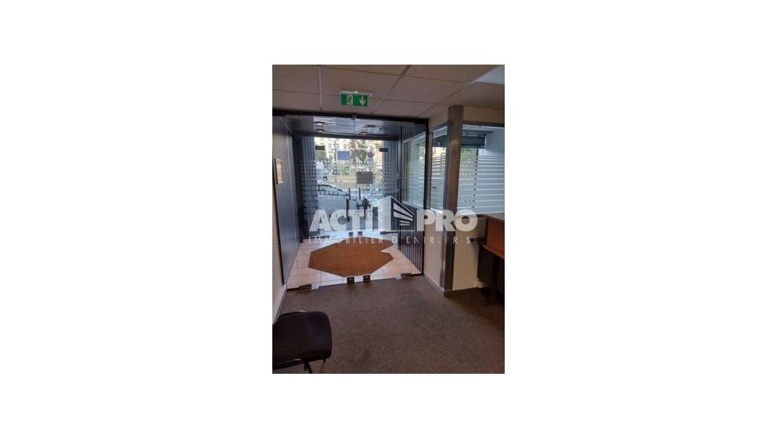 A louer bureaux commerciaux de 160m² à Pollestres