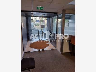 A louer bureaux commerciaux de 160m² à Pollestres