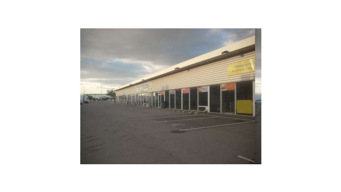 A louer murs commerciaux 390m² ZAC Rivesaltes