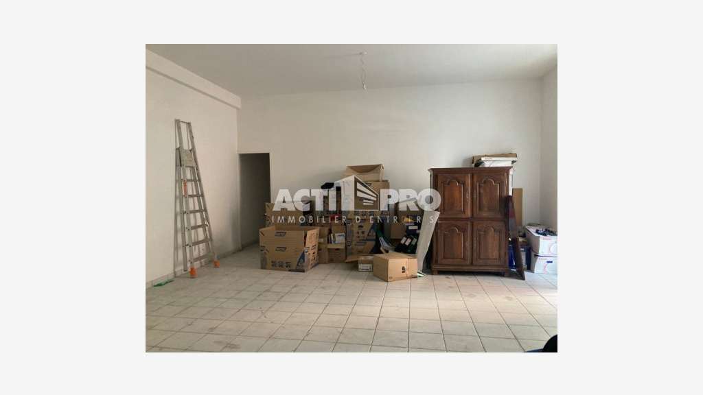 À louer local commercial d'angle 54m² à Perpignan