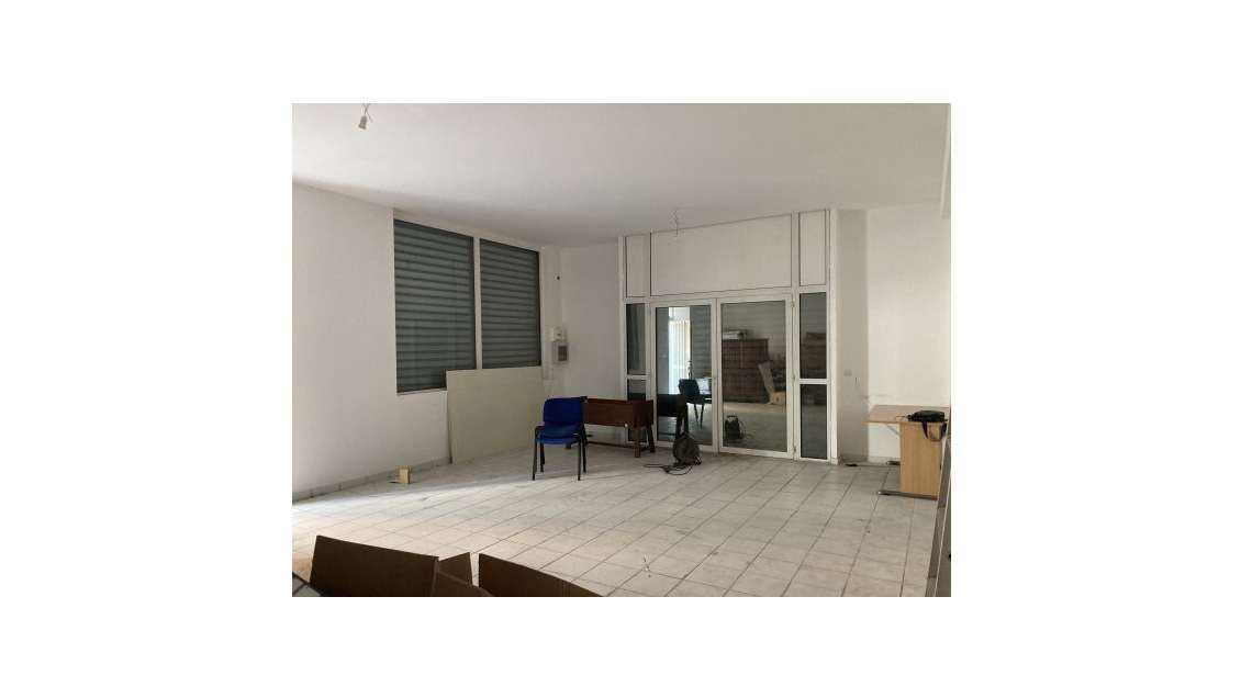 A louer local commercial d'angle 54m² à Perpignan