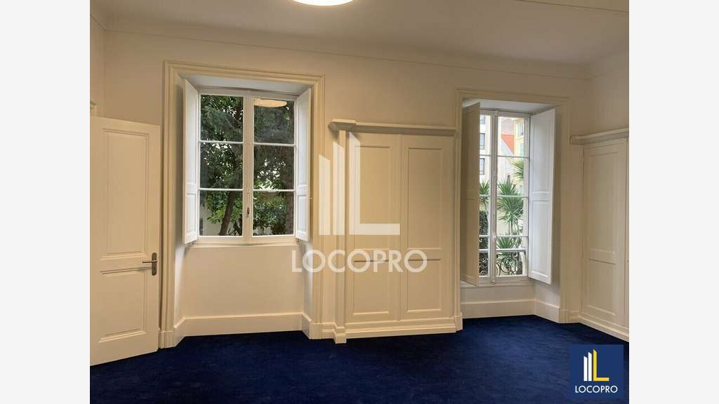 Bureaux 185m² divisibles à louer à Nice centre