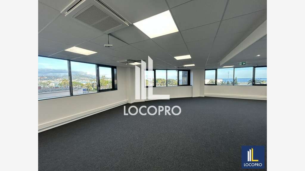 Bureaux de 1711m² divisibles à louer à Nice