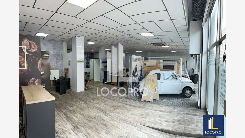 A louer local 1790m² sur axe stratégique à Nice