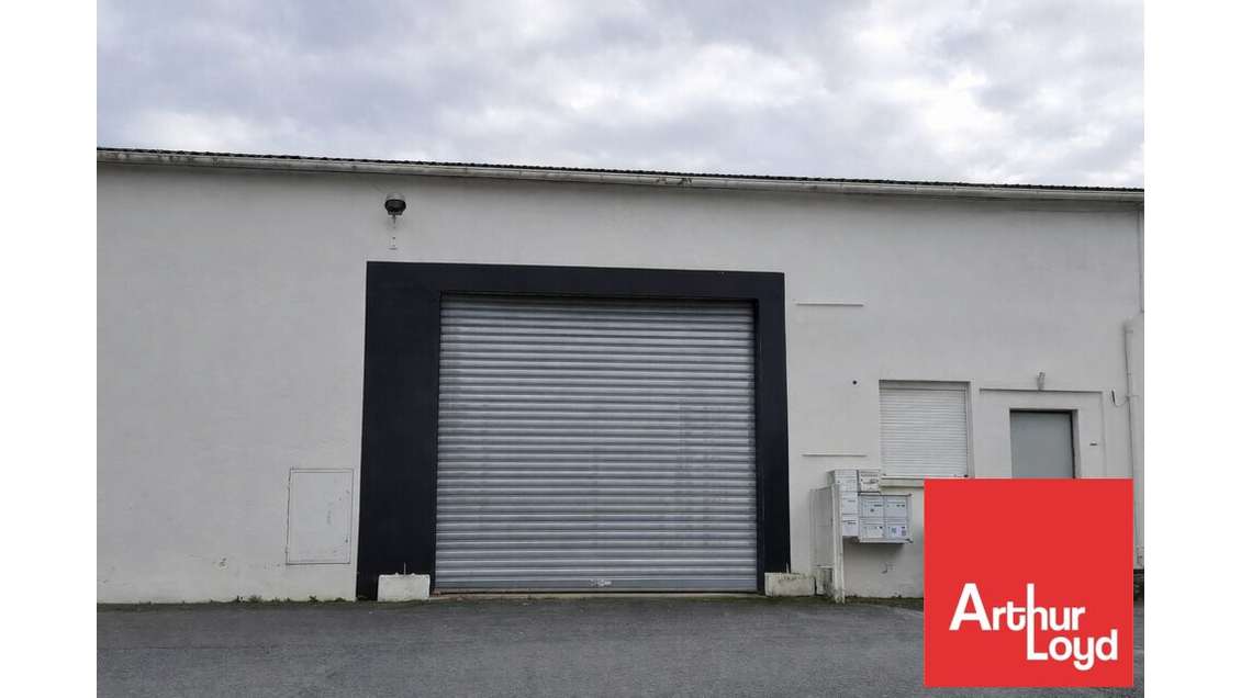 A louer local d'activité 270m² à Niort av de Paris
