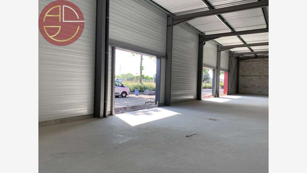 Loue local activité 1298m² à St Jory axe passant