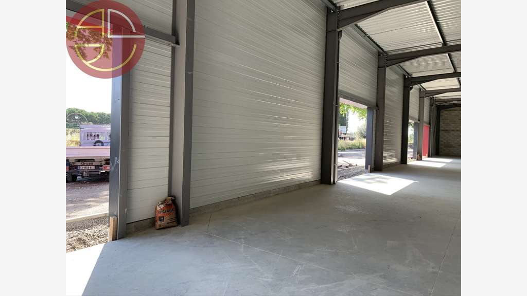 Loue local activité 1298m² à St Jory axe passant