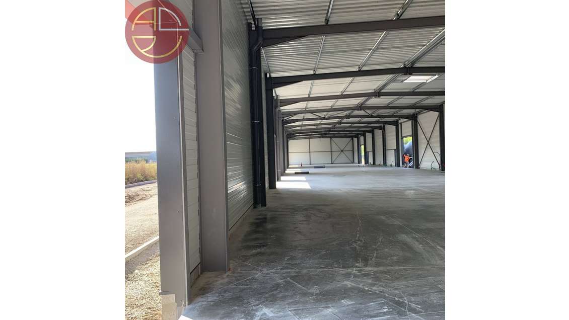 Loue local activité 1298m² à St Jory axe passant