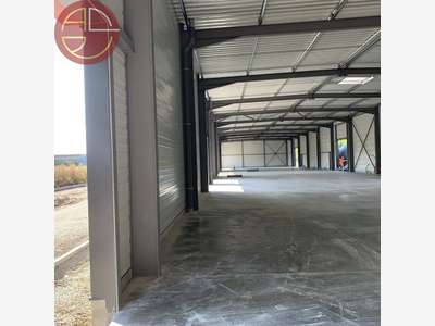 Loue local activité 1298m² à St Jory axe passant