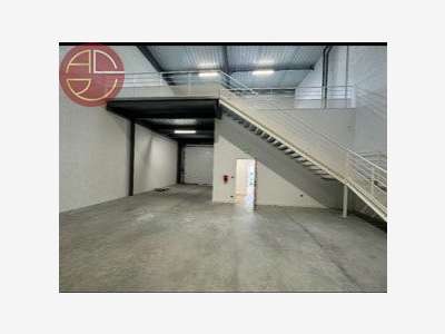 Location local 966m² Nord Est Toulouse Mondouzil