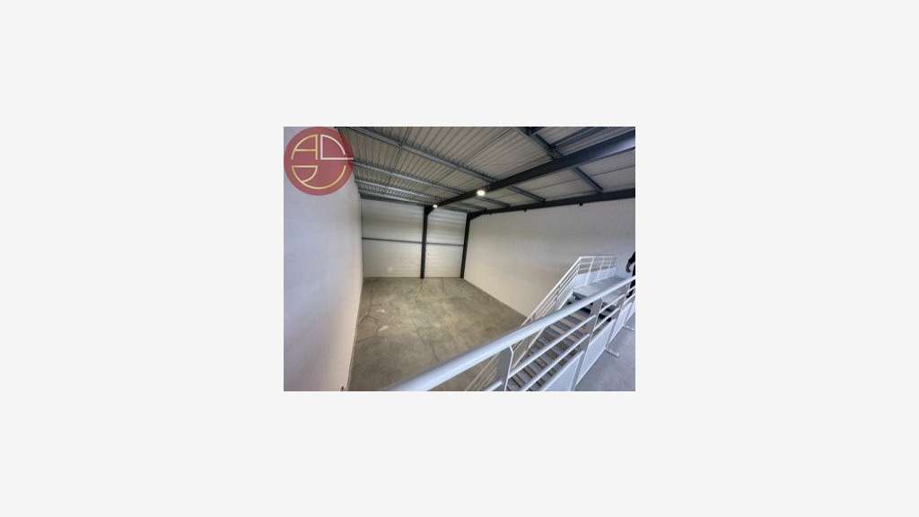 Location local 966m² Nord Est Toulouse Mondouzil