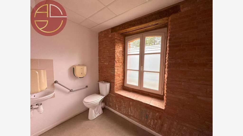Loue bureaux de 419m² en RDC et R+1 à Montauban