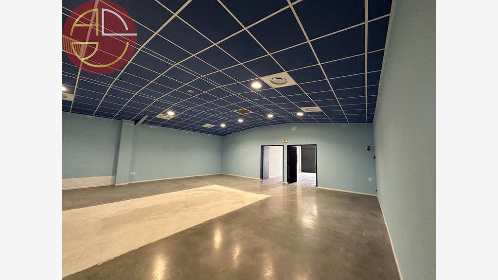 Location local 355m² en parc d'activité à l'Union