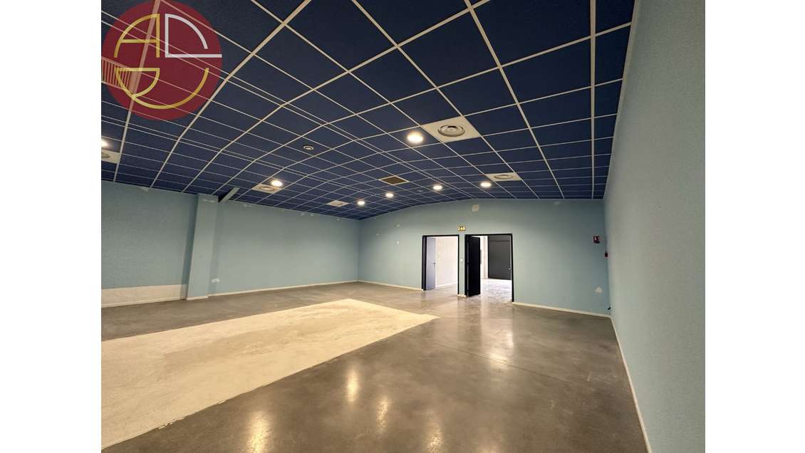 Location local 355m² en parc d'activité à l'Union