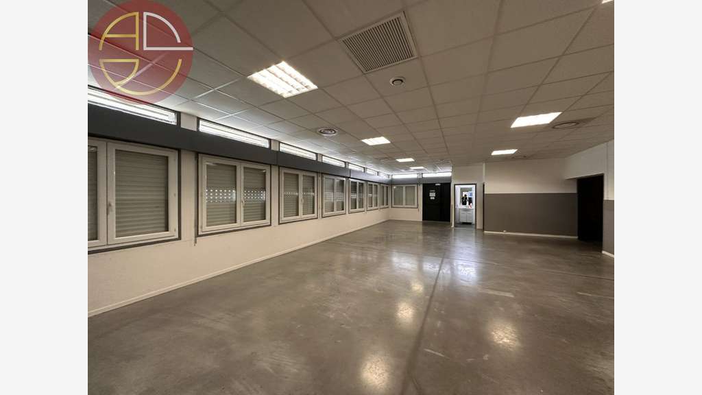 Location local 355m² en parc d'activité à l'Union