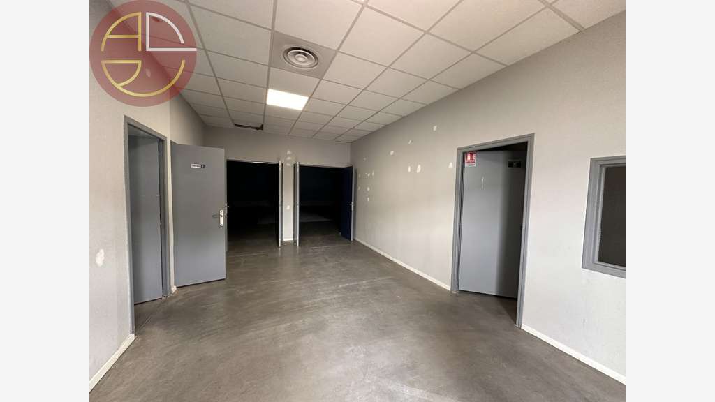 Location local 355m² en parc d'activité à l'Union