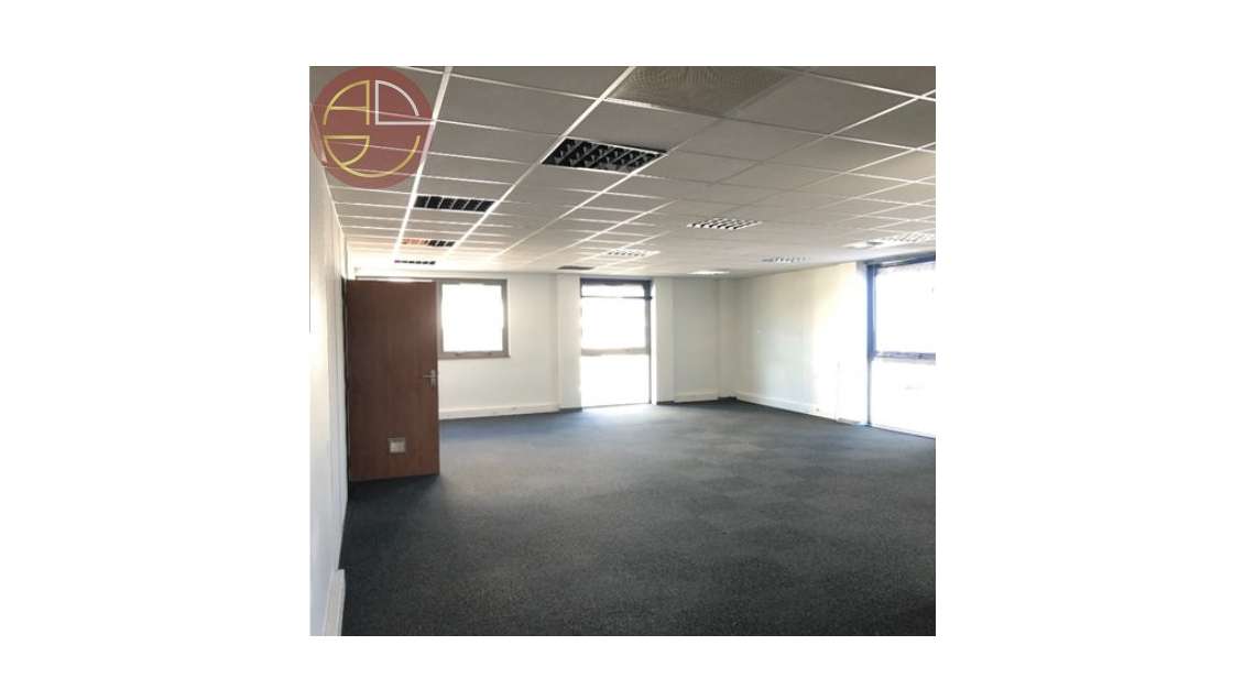 A louer bureaux de 229m² au 1er étage à Colomiers