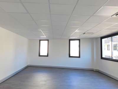 A louer bureaux 79m² PMR zone d'activité à Fréjus