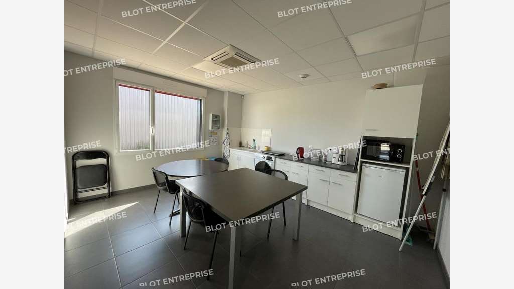 A louer local d'activité 368m² St-Aignan-Grandlieu