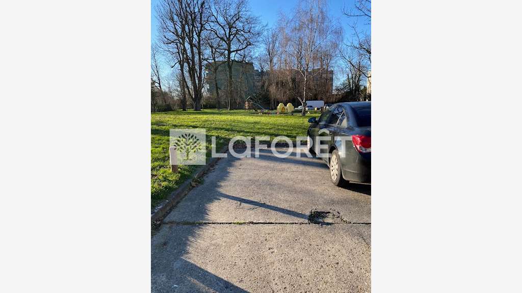 EMPLACEMENT DE PARKING - CHAMPIGNY SUR MARNE -