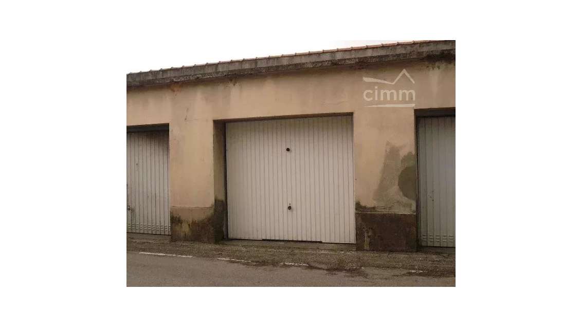 A louer garage 16m² au centre du Teil