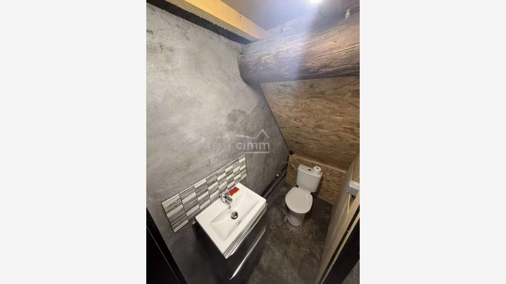A louer garage avec toilette à Oraison centre