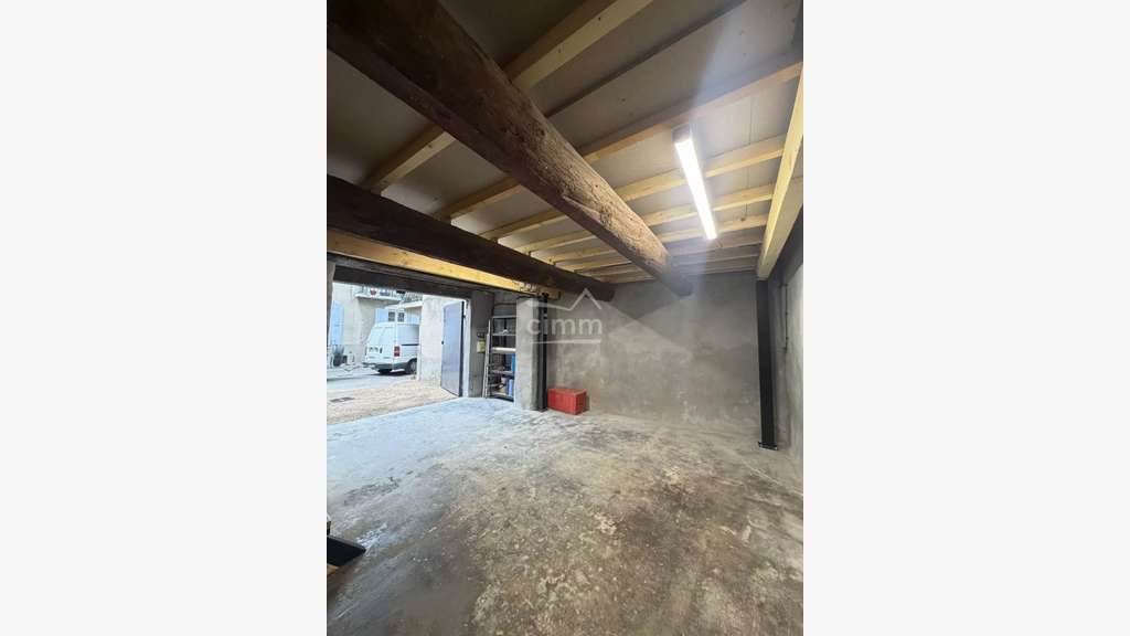 A louer garage avec toilette à Oraison centre