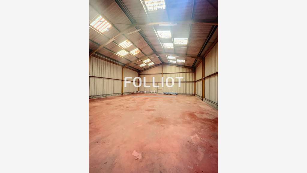 A louer entrepôt Hangar  180m² à Périers