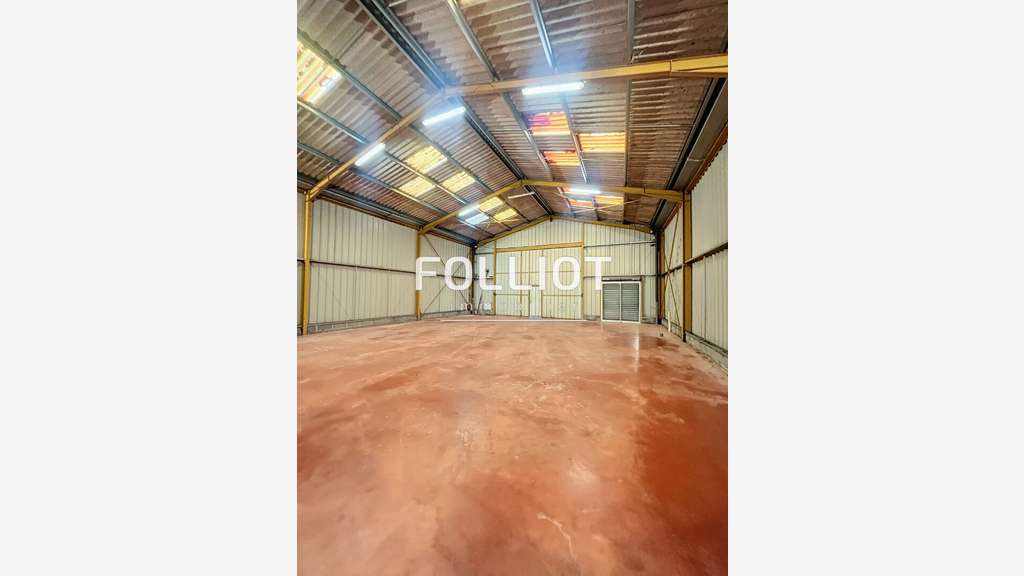 A louer entrepôt Hangar  180m² à Périers