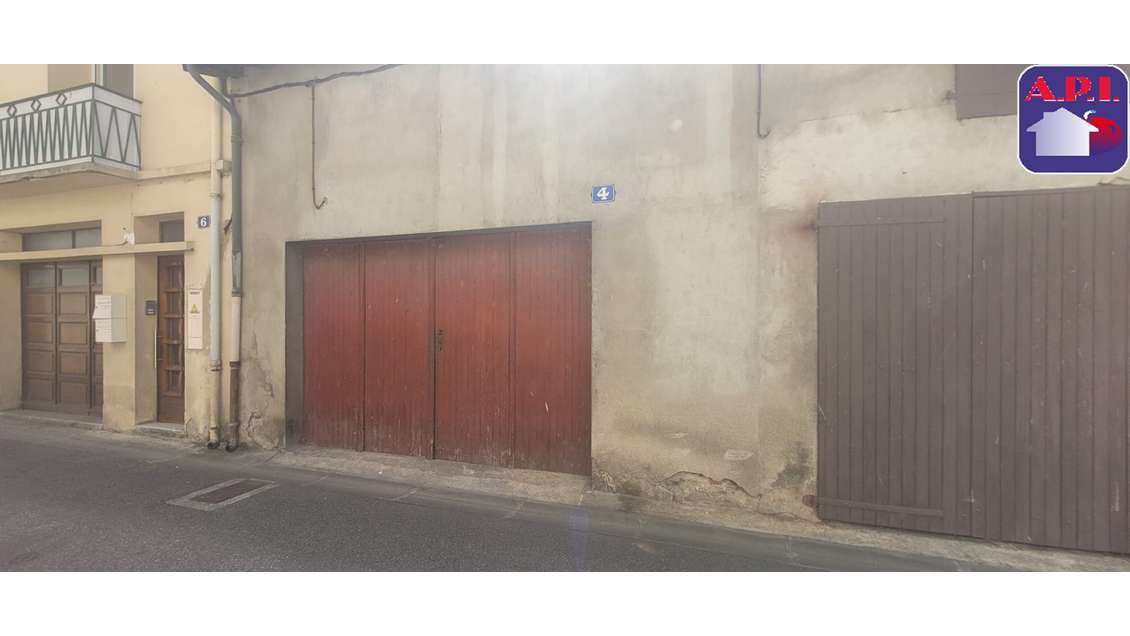 Venez découvrir ce grand garage de 28.60m² avec un