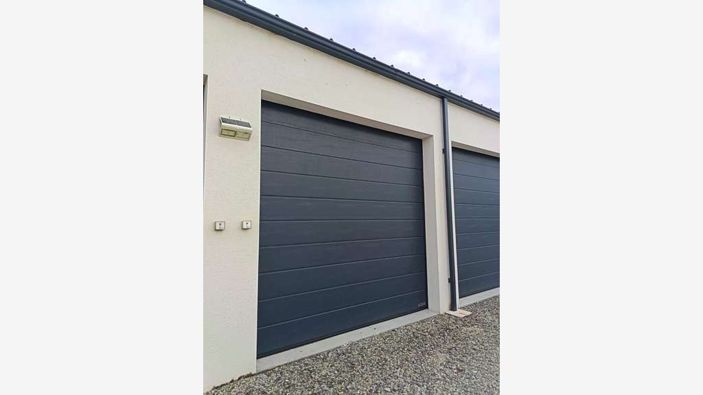Grand box 22m² garage sécurisé à louer à Muzillac