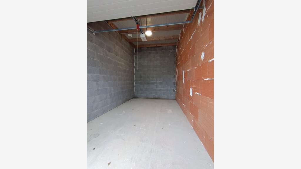 Grand box 22m² garage sécurisé à louer à Muzillac