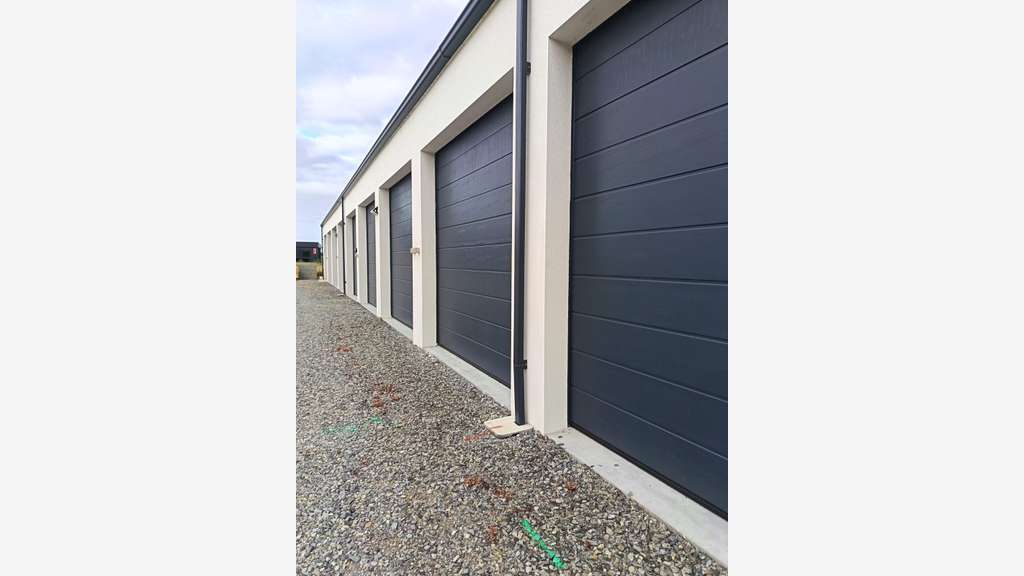 Grand box 22m² garage sécurisé à louer à Muzillac