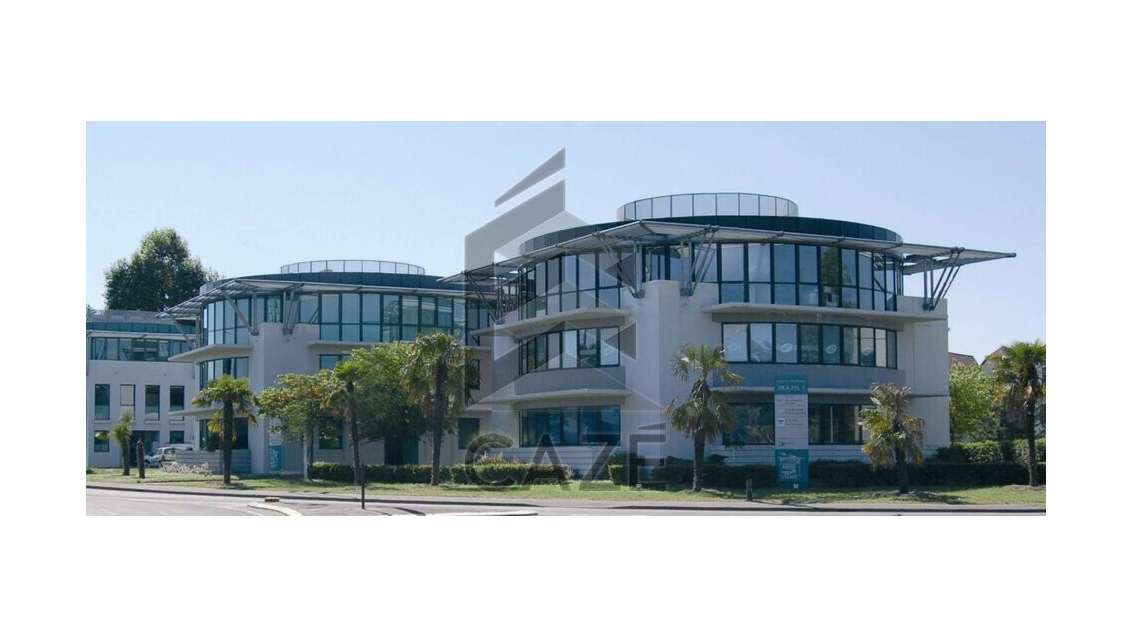 A louer bureaux de 82m² en centre d'affaires Pau