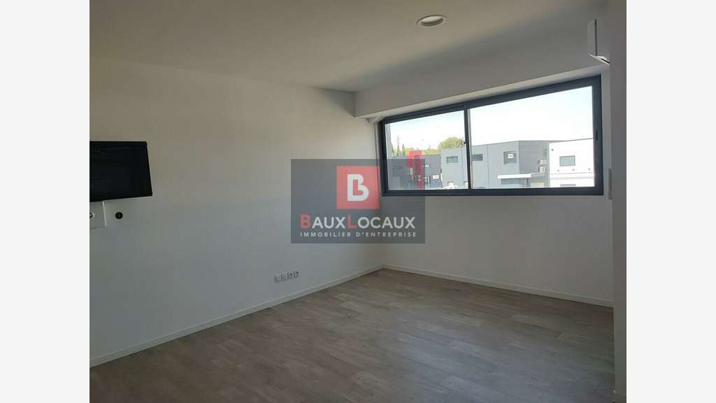 Bureaux de 45m² à louer au 1er étage à Pelissanne
