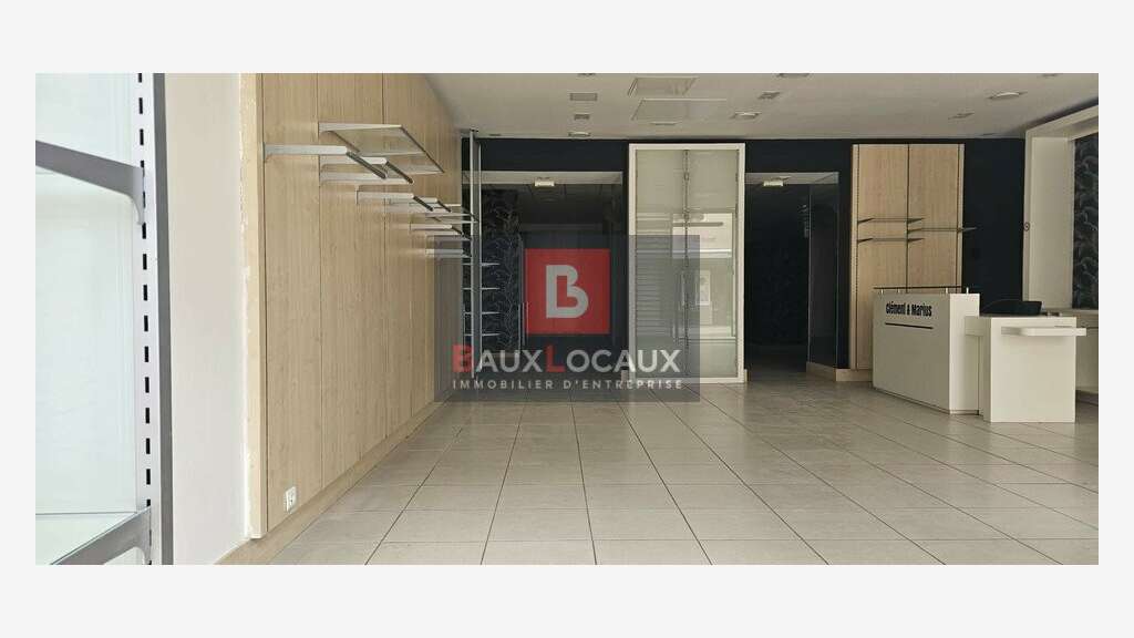 Local commercial de 183m² à louer centre Pertuis