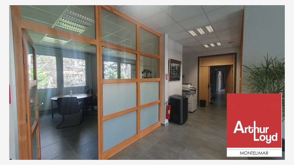 Bureaux 188m² RDC parking à louer à Pierrelatte