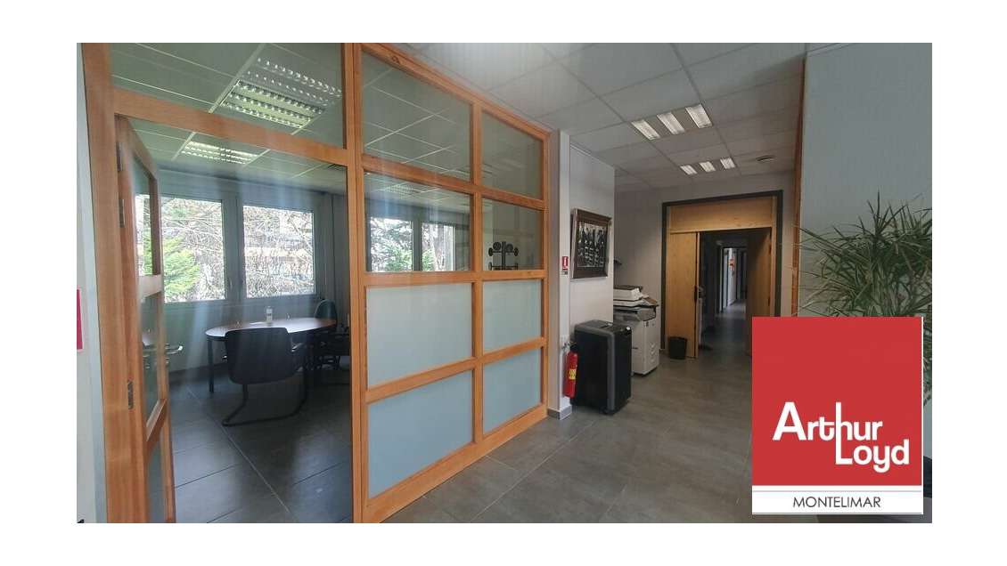 Bureaux 188m² RDC parking à louer à Pierrelatte