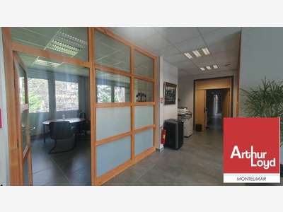 Bureaux 188m² RDC parking à louer à Pierrelatte