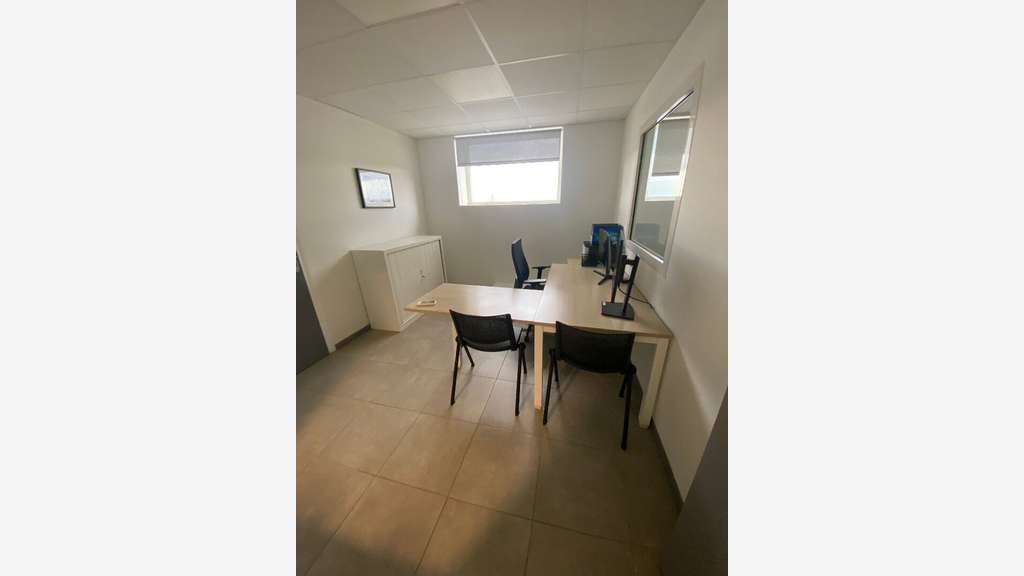 A louer bureaux 440m² RDC et étage à Ducos