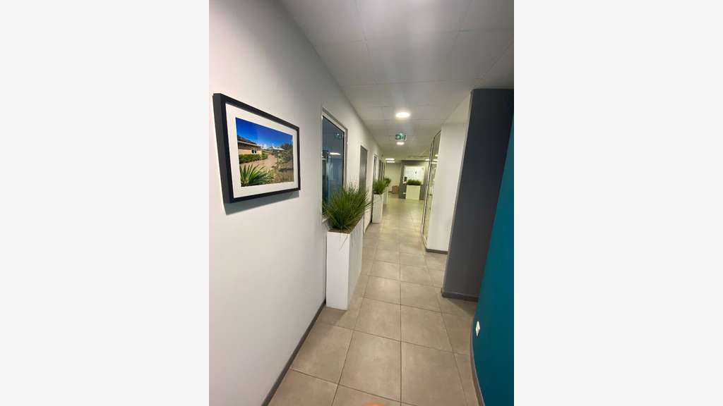 A louer bureaux 440m² RDC et étage à Ducos